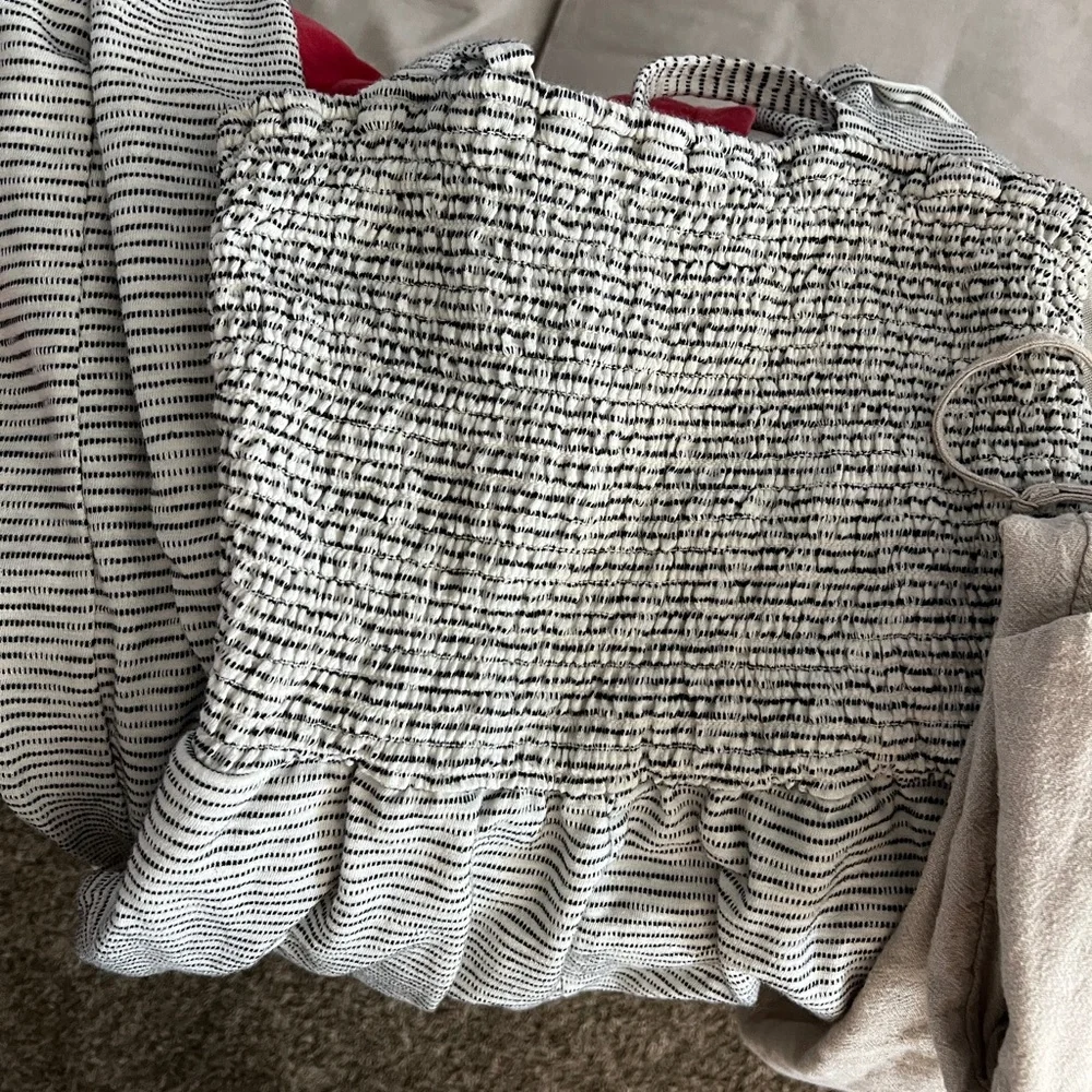 Lot of 5 Women’s Old Navy Rompers & Casual Dresses- Medium or Petite Med. Cotton - Picture 3 of 10